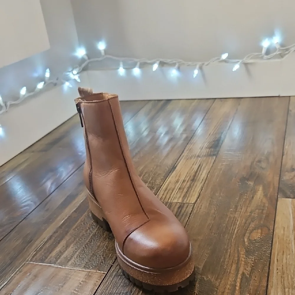 Taos Footwear Tan Leather Ankle‎ Boots